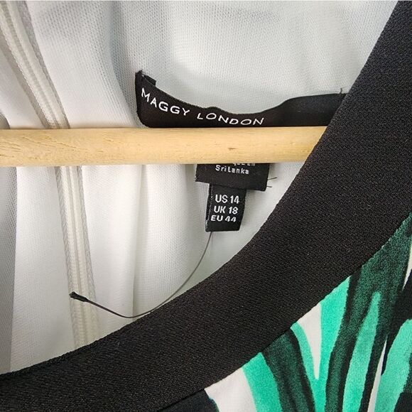 Maggy London Green and Black Sheath Dress with Crew Neck New With Tags - Picture 4 of 13